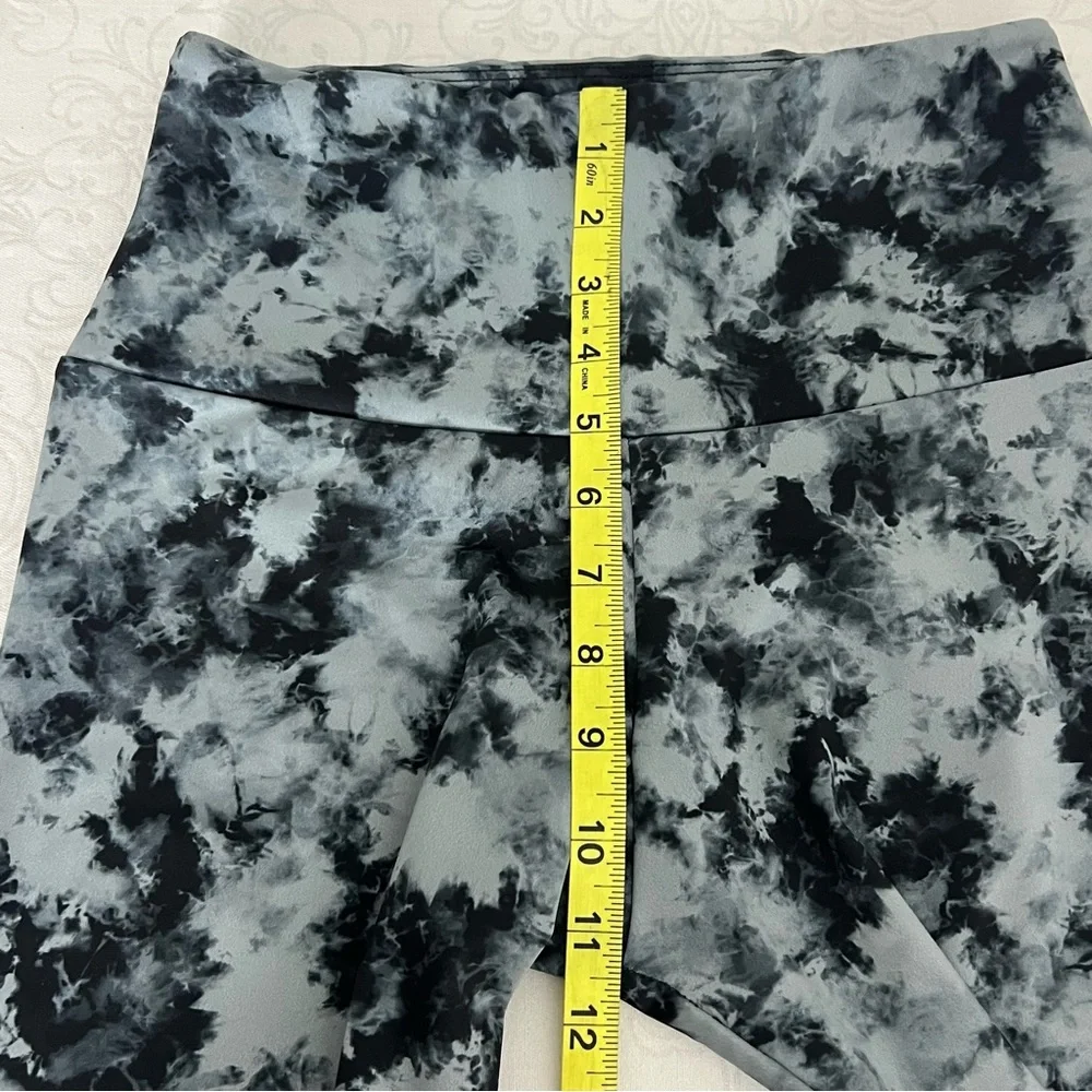 Onzie Tie Dye Athletic Bike Shorts Size Small Medium S/M